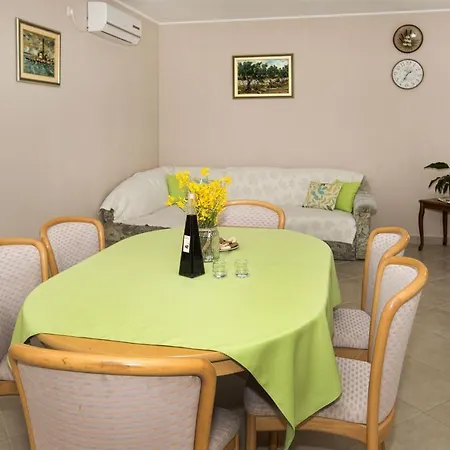Semesterbostad House Stjepan