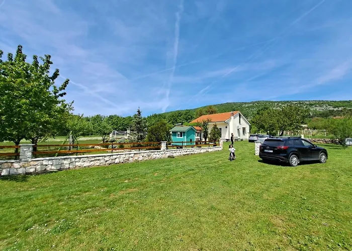 House Stjepan Ferienhaus *